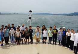 びわ湖トラスト親子環境学習　megumiに乗船してプランクトン観察